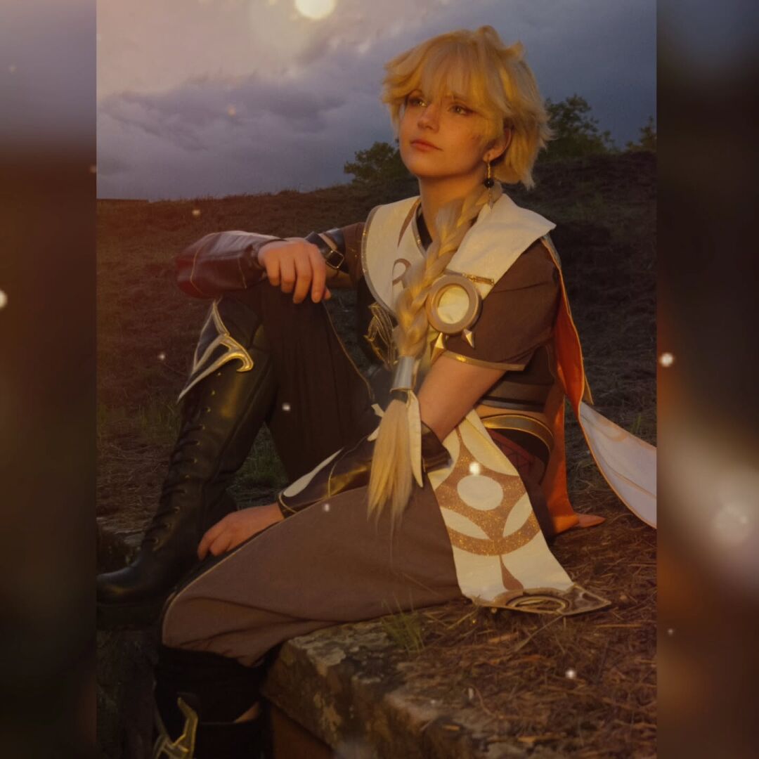 «Когда я смотрю на звёзды, мне интересно, смотрит ли она на них тоже.» - Character: Aether From: @genshinimpact Cosplay: @dokidokicosplay_official Photographer: