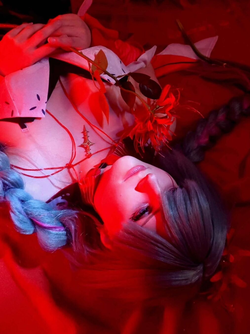 🥀𝕮𝖔𝖒𝖊, 𝖑𝖊𝖙 𝖚𝖘 𝖋𝖎𝖓𝖎𝖘𝖍 𝖙𝖍𝖎𝖘 𝖕𝖊𝖗𝖋𝖔𝖗𝖒𝖆𝖓𝖈𝖊 𝖜𝖊'𝖛𝖊 𝖆𝖑𝖑 𝖇𝖊𝖊𝖓 𝖜𝖆𝖎𝖙𝖎𝖓𝖌 𝖋𝖔𝖗. 𝕿𝖔𝖌𝖊𝖙𝖍𝖊𝖗. Персонаж: Фролова Из: @wuthering_waves Фотограф: @biums__ - Новая фотосессия, котору