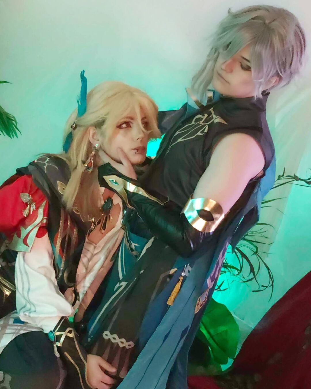 💚 Кавех: @biums__ Альхайтам: @lurixx.cos Из: @genshinimpact Фотографа нет, потому что мы можем сами /swag - Новый пейринг с моим прекрасным любимым 😋😋 Надеюсь, 