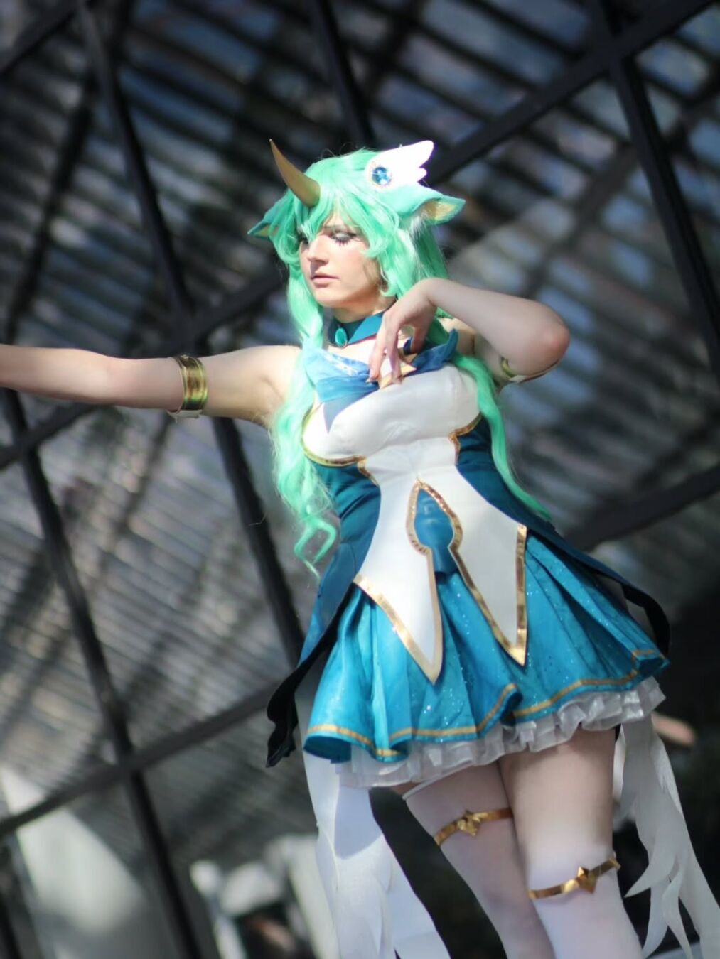 «Новая эра не может начаться... пока не закончится старая». Character: Сораka From: @leagueoflegends Cosplay from @uwowocosplay Photographer: @sylferion.photogr
