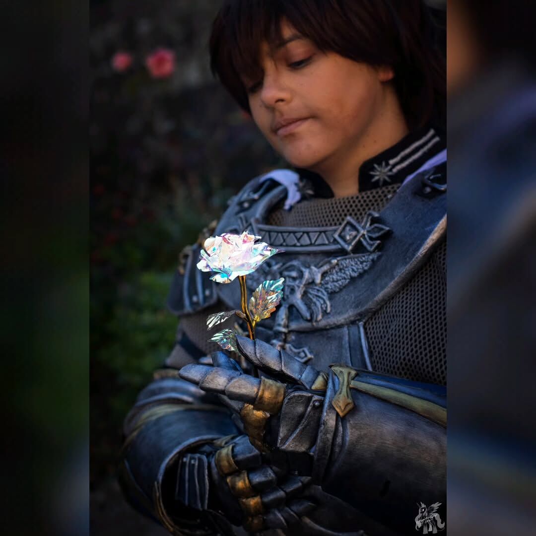 ✨ Мы найдём свой путь, Венат ✨ Ещё один новый снимок с нашей прошлогодней съёмки по FFXIV! Одна милая косплеерша Метейон когда-то подарила мне цветок Эльпис — и