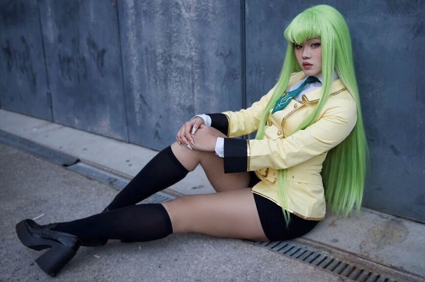 C.C. | Code Geass 💚 - Фотограф @soulygraphy Парик @_kuromii_cos Косплей @fantasyndmana - Теги 🏷️ #codegeass #codegeasscosplay #cc #cccodegeass #косплей