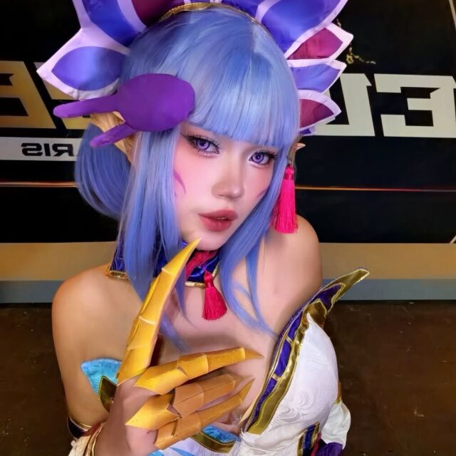 Эвелинн SB на EWC 💋💜 @ewc_fr #leagueoflegends #evelynncosplay #evelynnspiritblossom #ewc #ewc