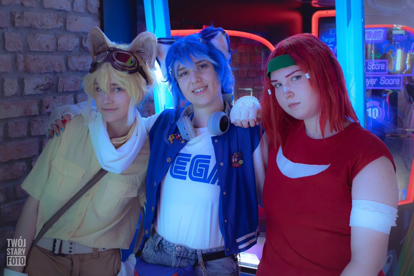 – Команда Соника! 🦔 – Команда Наклза! 🥊 – А что насчёт... команды? 🦊 💙 соник: @flashy_dino 🧡 тейлз: @_denki.cosp_ ❤️ наклз: @ejcz.cosp ⚡️франшиза: Sonic the Hed