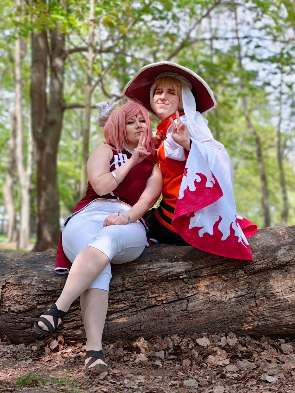 А сегодня дуэт с Сакурочкой @sakcia07 uwu 🌸 Здесь хотя бы не видно, что в композиции нам не хватает Саскэ xD 🌸 🌸 🌸 #косплейНаруто #косплейСакураХаруно #косплейН