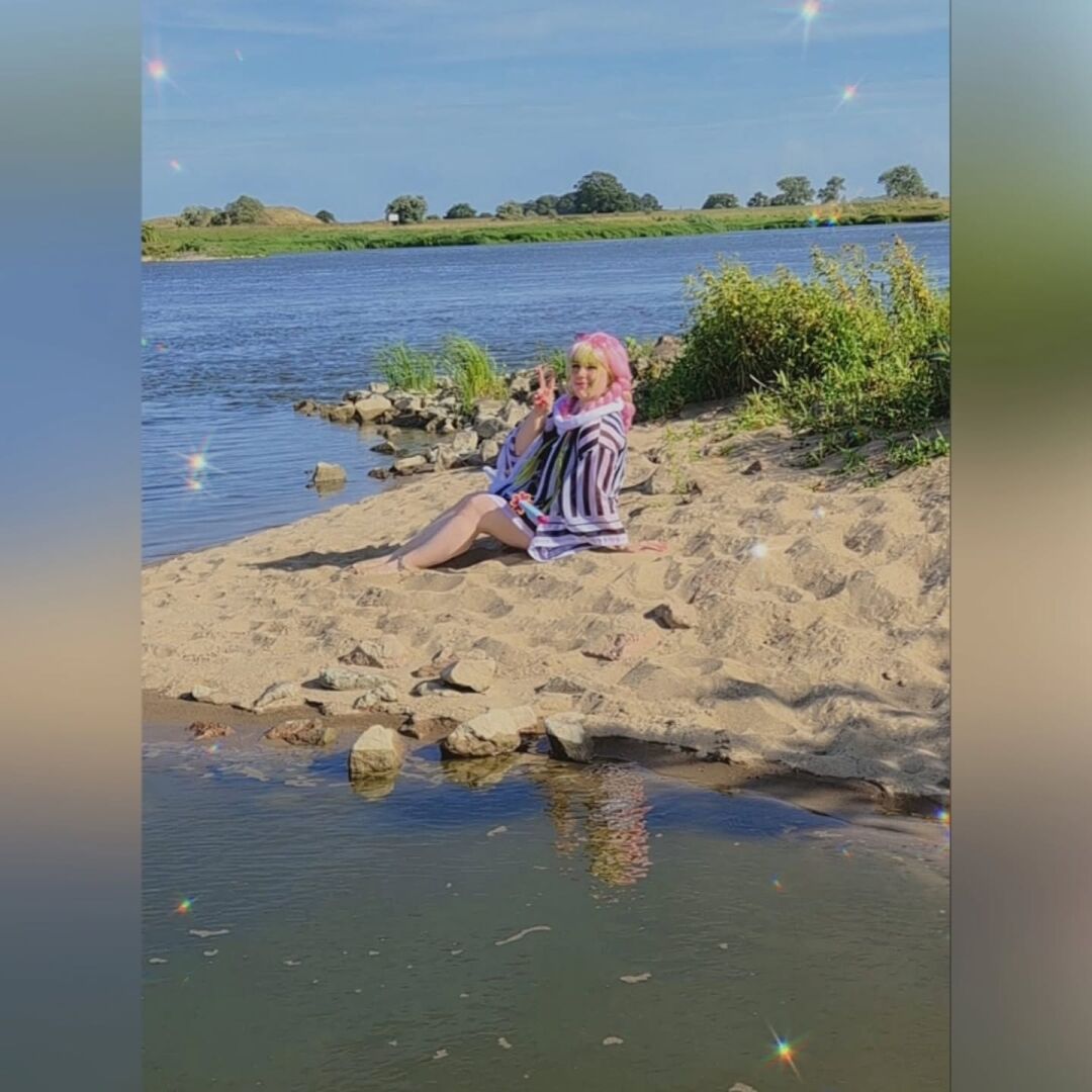 🩷Солнце на коже, шум моря в ушах, чувство счастья внутри.🩷 В августе 2024 мы с моей подругой @saju_chan_95 устроили небольшую мини-фотосессию у воды. Погода, к 