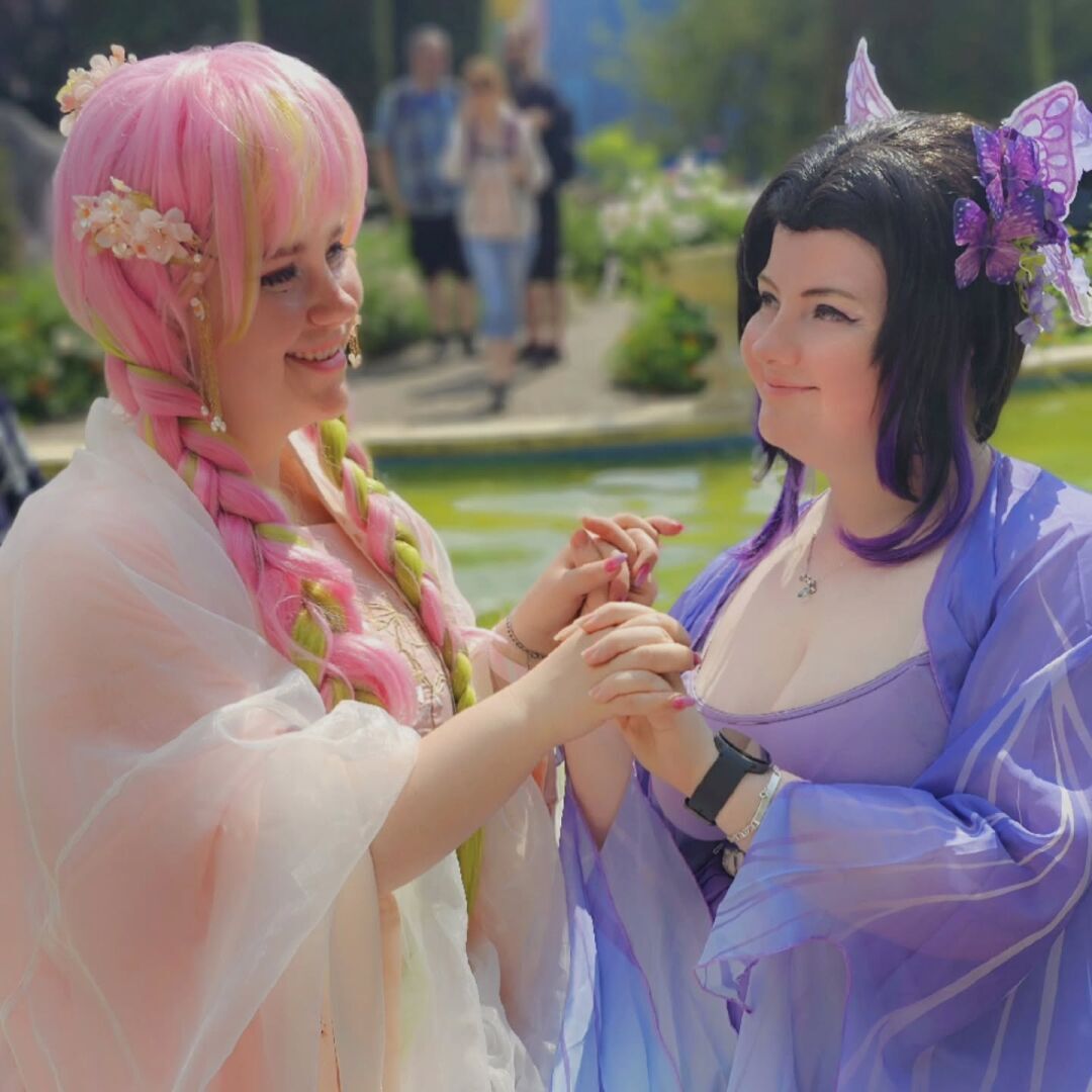 💜"Моё сердце никогда не затрепещет для тех, кто причиняет другим боль без причины!"💜 ~ Синобу Косплеер: Синобу ~ @nikad.06 Митсури ~ я 📸: @saju_chan_95 #анимеме