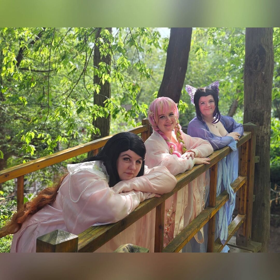 💞«Друг — это тот, кто понимает твоё прошлое, верит в твоё будущее и принимает тебя таким, какой ты есть.»💞 ~ Уильям Шекспир Косплееры: Незуко ~ @saju_chan_95 Ши