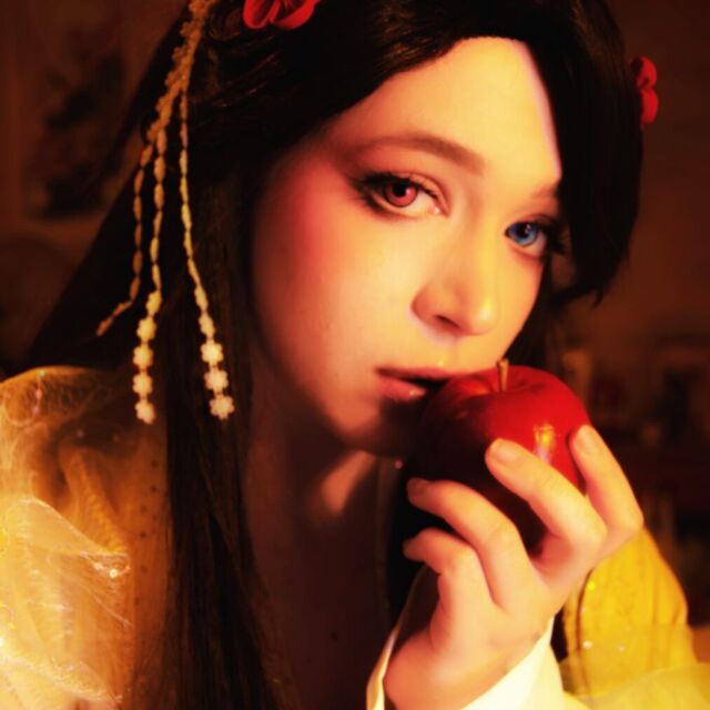 🍏Главная героиня из Love and Deepspace🍎 Разумеется, яблоко — это КАЛЕБ С того момента, как я увидела