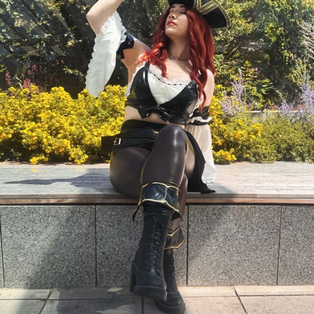 Фото @goldenbirdcosplay на Geniro Gram