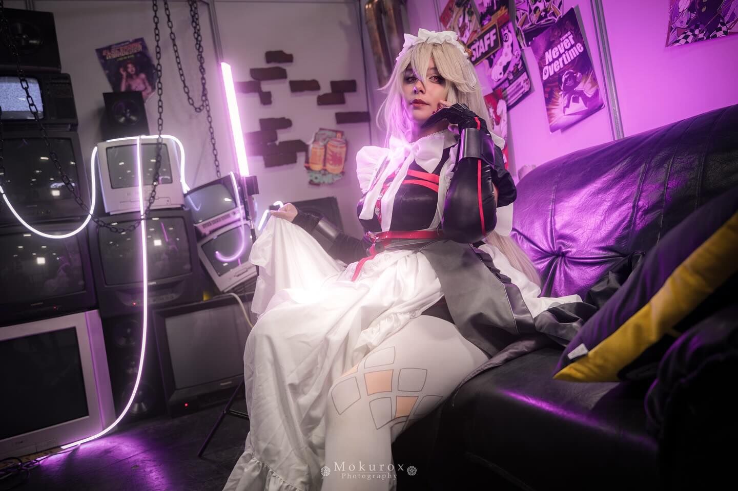 «Спасибо, что выбрали Victoria Housekeeping Ваше желание — наш приказ.» . Фото: @mokurox.photography Парик: @_kuromii_cos Декор: @lenseodyssey.studio Костюм: @u