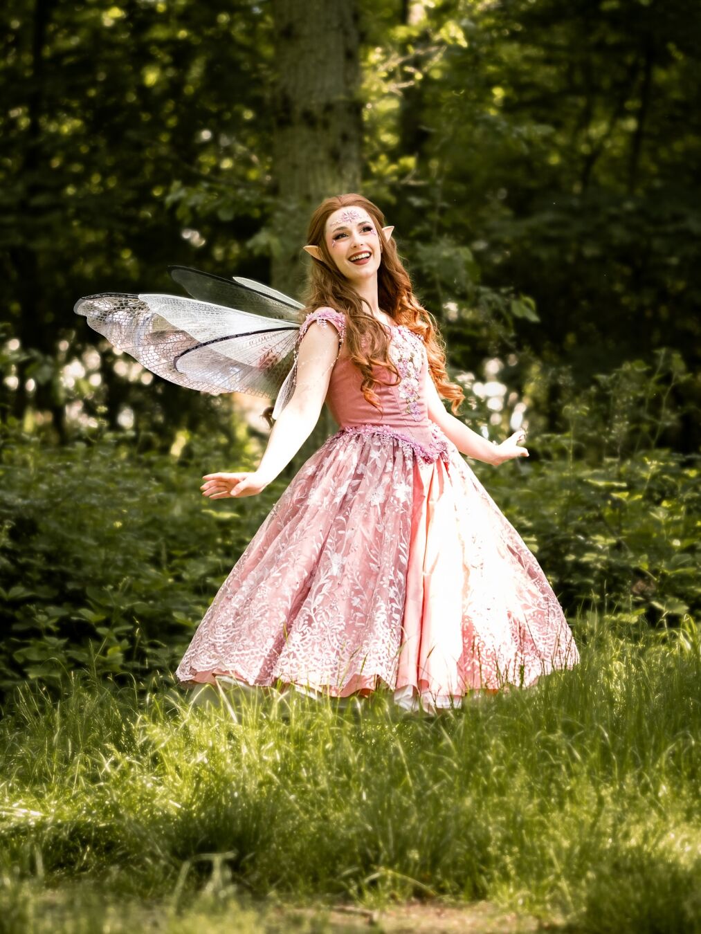 ВОЛШЕБНАЯ СЪЁМКА 🧚‍♀️ Думаю, стать феей — мечта многих! А что, если тебе осуществить свою? 😍 Волшебные съёмки доступны только этим летом 💕 Фея: @hyliana_cosplay