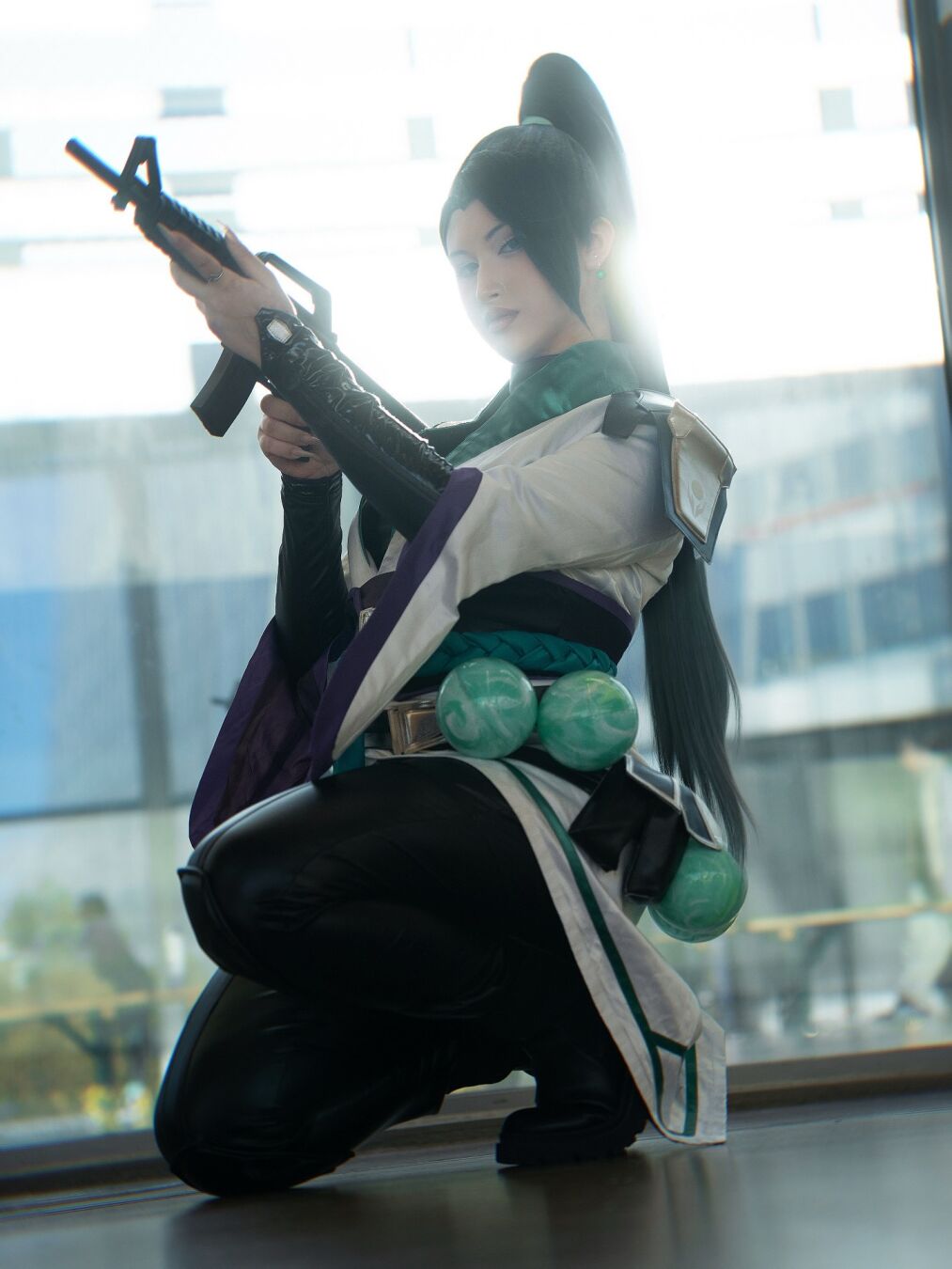«Я не просто ваш хилер!» — Сейдж 🤍 - Я так довольна тем, как вышел костюм, обожаю Сейдж, она моя мейн в Valorant — а кто ваш? 🫣✨ - Фотограф: @rem.pics 📸 Костюм 