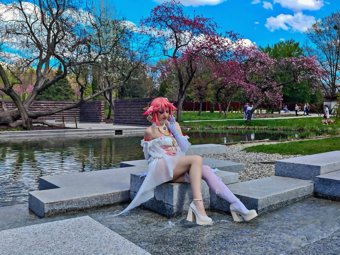 🌸🦊 Божественная красота, греховная магия 🦊🌸 Фото: @orion_ks Модель: @kurai_no_yume Костюм: @uwowo.cosplay (дизайн: @_princess_ailish_) Теги: #ЯэМико #косплей #G