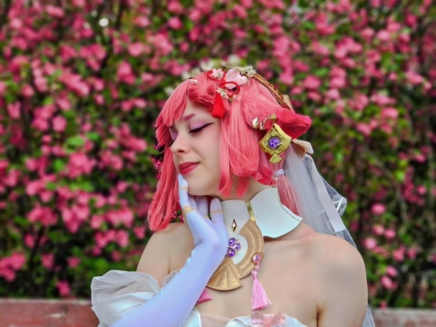 Рождена из молитв сакуры и божественного шёпота🌸✨ Фото: @orion_ks Модель: @kurai_no_yume Костюм: @uwowo.cosplay (автор: @_princess_ailish_ ) Теги: #ЭиМико #косп