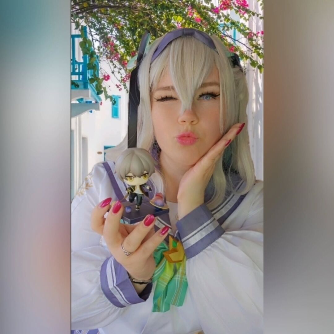 🩵Каждую ночь я поднимаюсь на крышу, чтобы смотреть на звёздное море и наблюдать, как огни загораются и гаснут…🩵 ~ Honkai Star Rail ~ Файрфлай Желаю всем хороших
