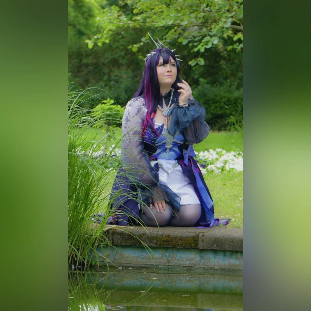 💜«Электра» — это имя давно кануло в глубины прошлого. А, это ты, маленькая серая рыбка… Зови меня лучше Хисиленс. Как командующая рыцарями Священного города я б
