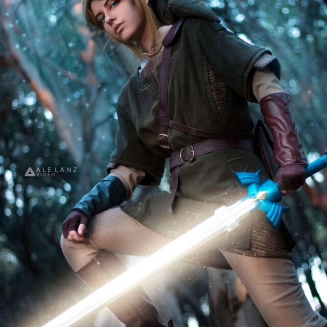 🔹Линк — TLoZ: Twilight Princess🔹 . ЛИСТАЙТЕ➡️➡️➡️ . Фото: @alelanzvideo Костюм и парик: @dokidokicos