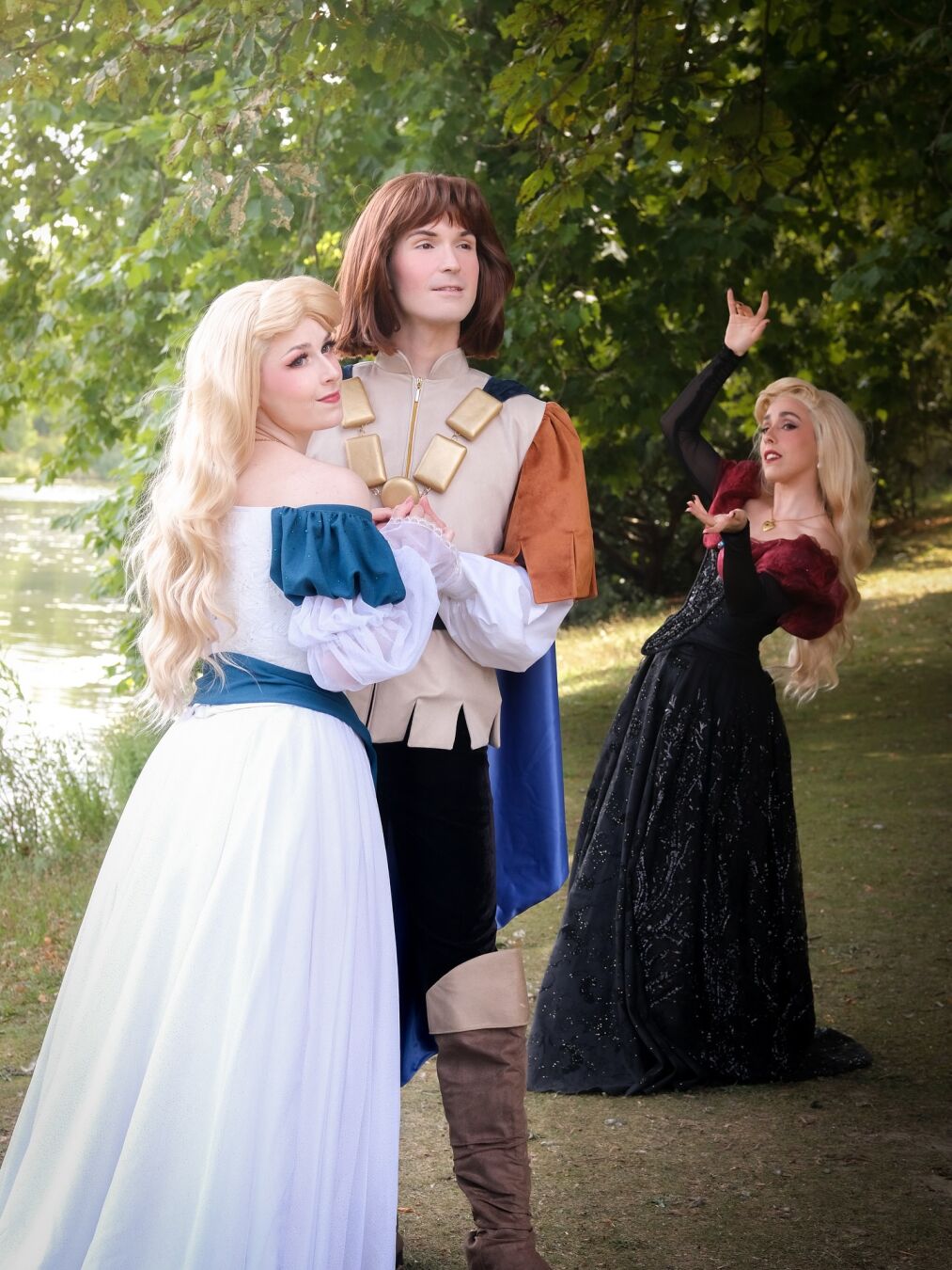 Приближаем первые фото нашей фотосессии по The Swan Princess 🦢 ! 😍 Что скажете? ✨ Настоящее удовольствие поделиться с вами этим моментом 💕 Косплееры: Одиль - @l