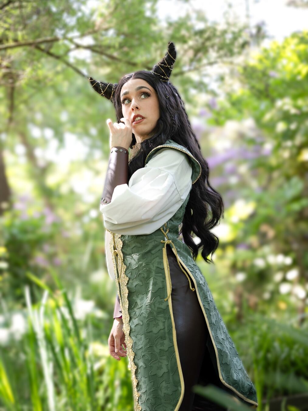 «Если я не могу быть лучше них, я стану гораздо хуже» 🗡️🐍 @amandine_lacoste_ просто благословила меня этими потрясающими фото Джуд 🔥 Я так горжусь этим косплеем